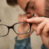 Dores de Cabeça e Vista Cansada: Quando Trocar Seus Óculos de Grau?